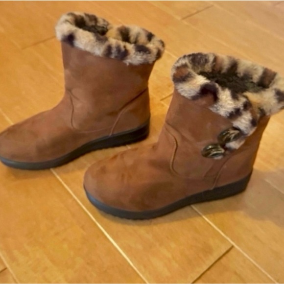Patrizia Spring Step. Leopard Trim Cozy Button Boots.
Size 8.5. European 39. - Picture 2 of 3